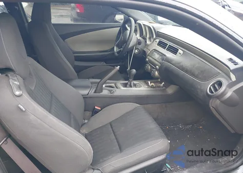 2014 Chevrolet Camaro 1Ls z USA, uszkodzony, nr VIN 2G1FE1E39E9245020